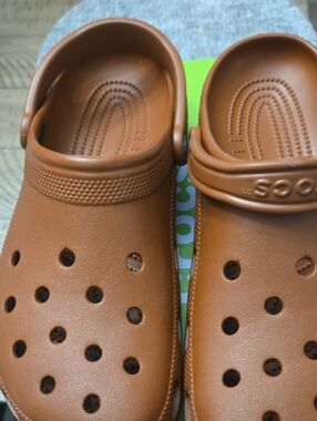 CROCS Adults Classic Clog in Chestnut